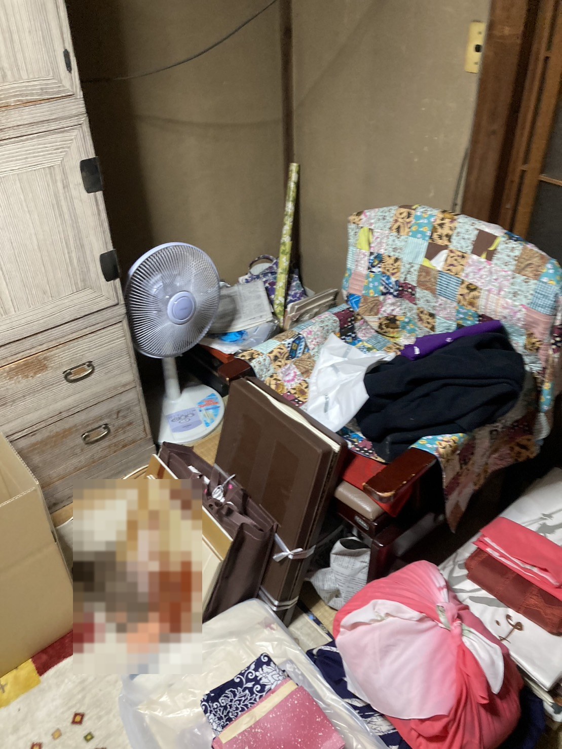作業前:家財で埋まった和室